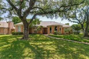 6010 Yellow Rock Trail in Dallas, TX - Building Photo