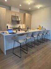 1356 W Chestnut St in Chicago, IL - Building Photo - Building Photo