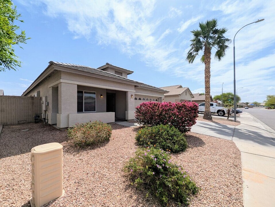 11633 W Jackson St in Avondale, AZ - Building Photo
