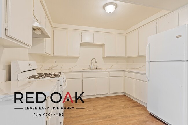 949 White Knoll Dr in Los Angeles, CA - Building Photo - Building Photo