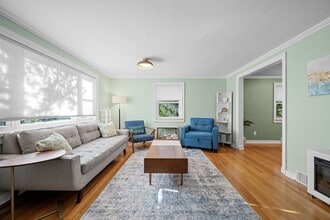 1051 Maple Heights Rd in Pittsburgh, PA - Building Photo - Building Photo