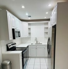 3225 SW 94th Ave in Miami, FL - Building Photo - Building Photo