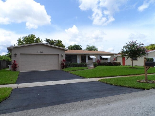11541 NW 23rd St in Pembroke Pines, FL - Building Photo - Building Photo