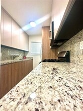 650 Lenox Ave., Unit 4 in Miami Beach, FL - Building Photo - Building Photo