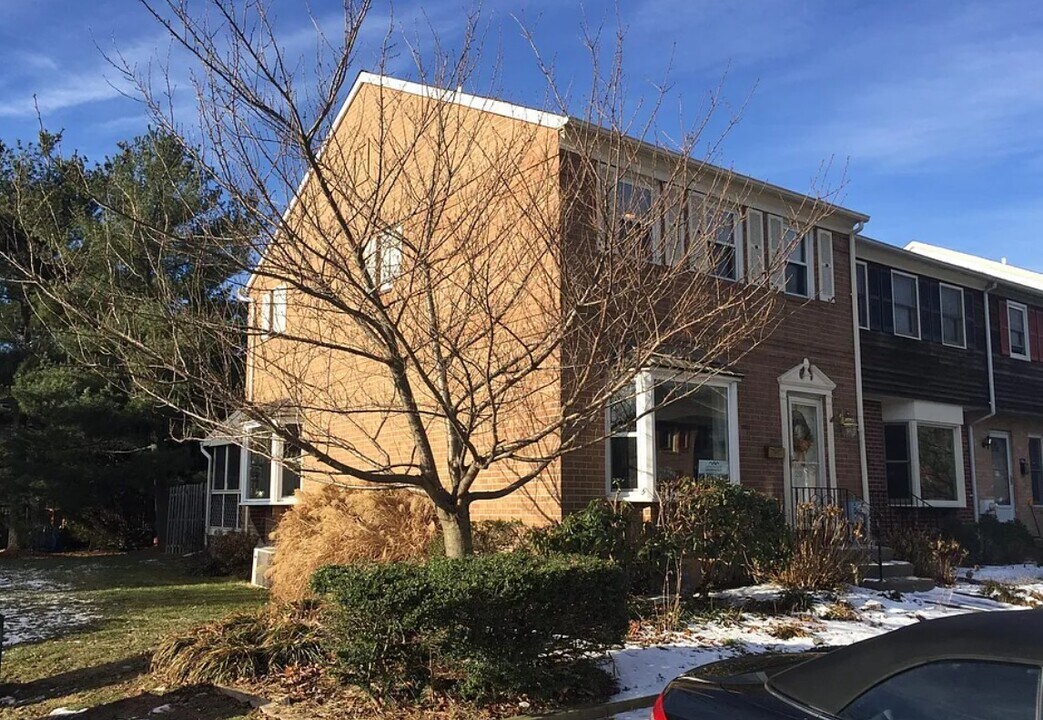20 Gatehouse Ln in Doylestown, PA - Building Photo
