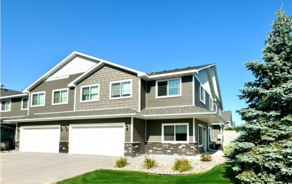 Fox Run Townhomes in Mankato, MN - Building Photo