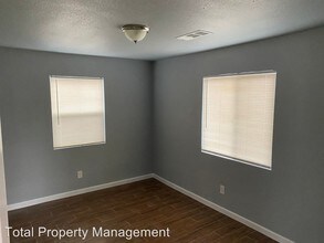 12698 1st Dr in Cutler, CA - Building Photo - Building Photo