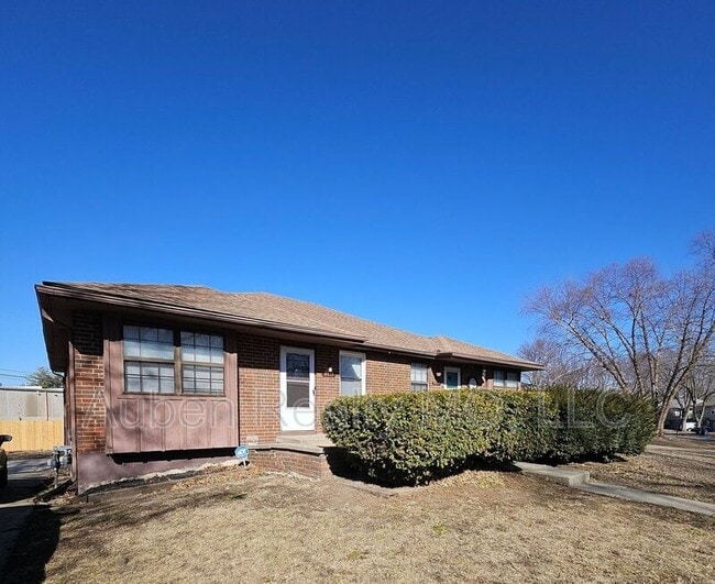 property at 1031 SW Kingscross Rd