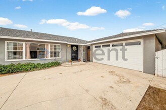 6150 Coke Ave in Long Beach, CA - Building Photo - Building Photo