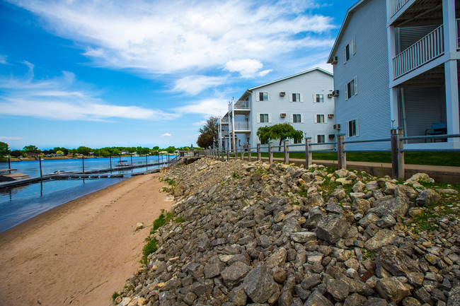 River's Edge Apartments in La crosse, WI - Building Photo - Building Photo