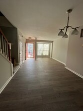 14222 Autumn Cir in Centreville, VA - Foto de edificio - Building Photo