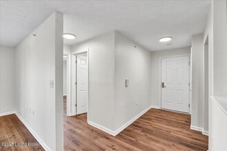 6406 Shelton Circle in Crestwood, KY - Building Photo - Building Photo