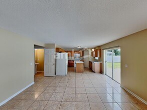 31810 Parkdale Dr in Leesburg, FL - Building Photo - Building Photo