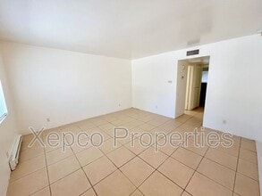 594 E Chuckwalla Rd in Palm Springs, CA - Building Photo - Building Photo