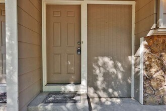 2025-2027 Rosewood Ct in Derby, KS - Foto de edificio - Building Photo