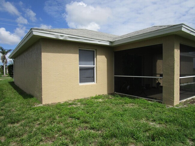 1519 Nelson Rd N in Cape Coral, FL - Building Photo - Building Photo