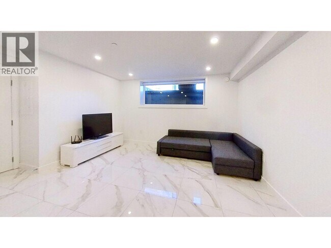 1611 Angelo Ave in Port Coquitlam, BC - Building Photo - Building Photo