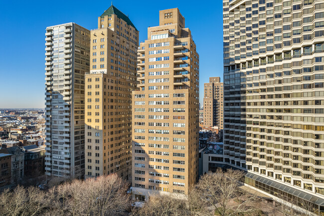 220 W Rittenhouse Sq