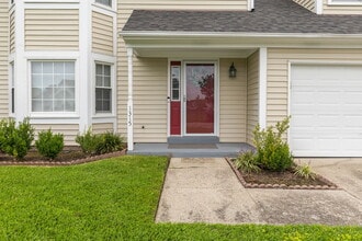 1315 Copper Stone Cir in Chesapeake, VA - Foto de edificio - Building Photo