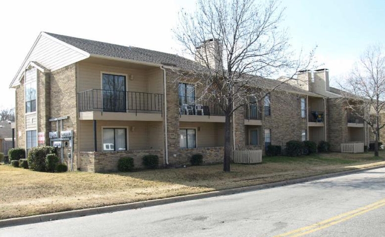 St. Thomas Place Apartments in Dallas, TX - Foto de edificio