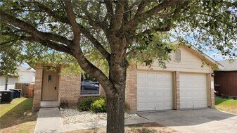 12301 Sky Harbor Dr in Austin, TX - Building Photo