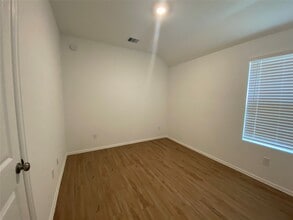 2010 Ballesteros St in Crosby, TX - Building Photo - Building Photo