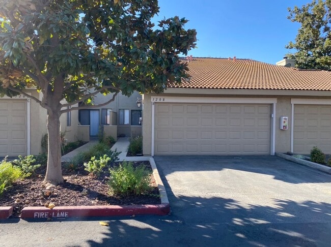 1208 W Roseburg Ave