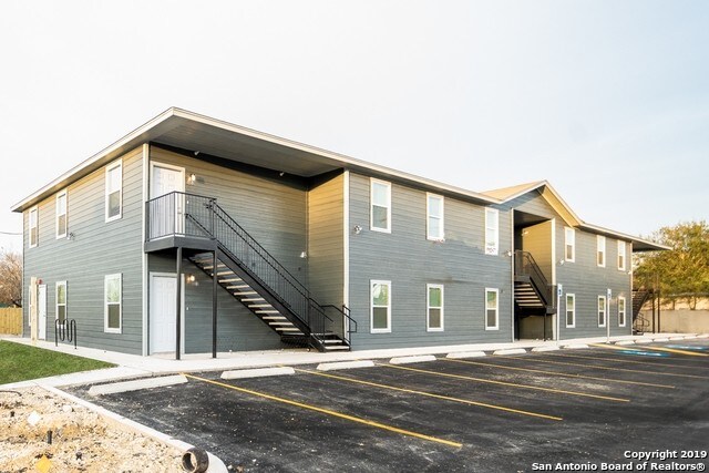 8111 Landing Ave in San Antonio, TX - Foto de edificio