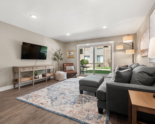 290 N 500 W, Unit #113 in Bountiful, UT - Foto de edificio - Building Photo