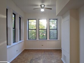 2323 N Kedzie Blvd in Chicago, IL - Foto de edificio - Building Photo