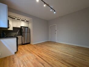 2424 N Kedzie Blvd, Unit 2420-303 in Chicago, IL - Foto de edificio - Building Photo