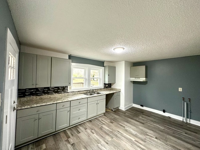 3003 Tyree Springs Rd in Hendersonville, TN - Foto de edificio - Building Photo