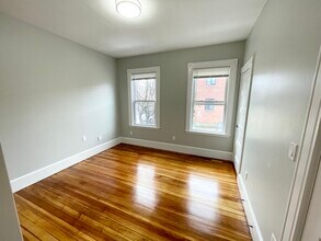 159 Boston St, Unit #2 in Boston, MA - Foto de edificio - Building Photo