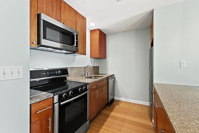 16 Miner St, Unit 301 in Boston, MA - Building Photo - Building Photo