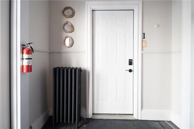 18 Meeting St in Newport, RI - Foto de edificio - Building Photo