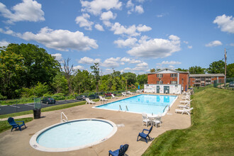 Allen Gardens in Allentown, PA - Foto de edificio - Building Photo