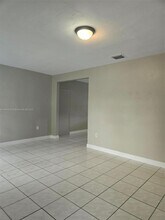 741 E 8th St in Hialeah, FL - Foto de edificio - Building Photo