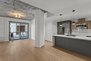 Racine Vaudreuil in Vaudreuil-dorion, QC - Building Photo