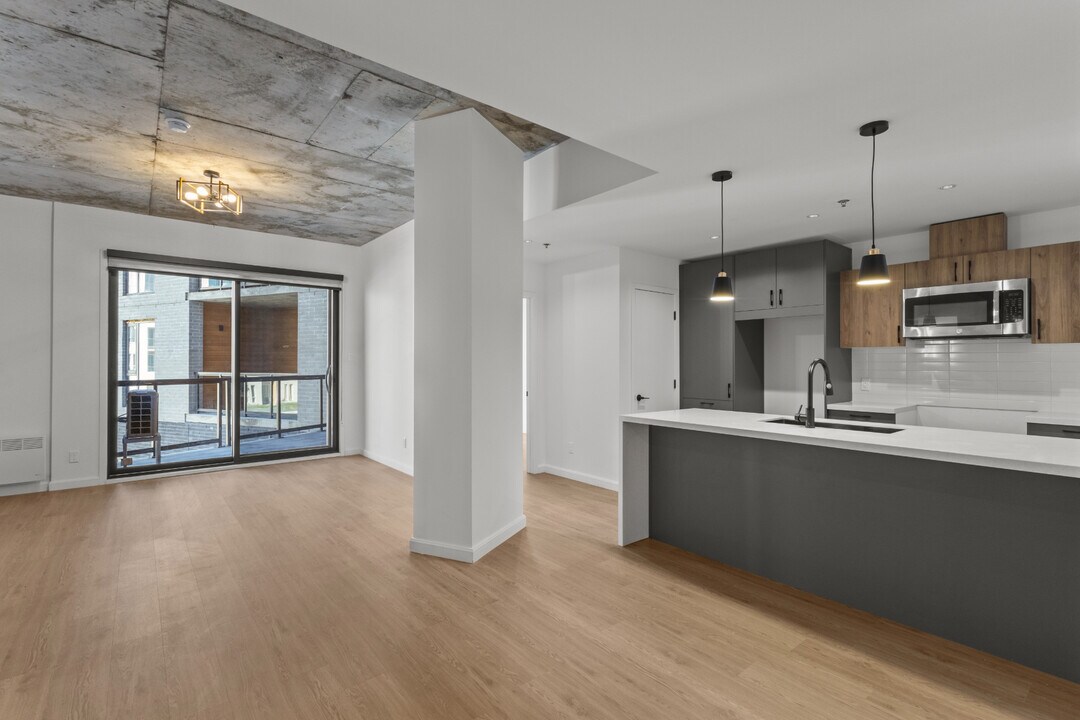 Racine Vaudreuil in Vaudreuil-dorion, QC - Building Photo