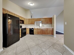 937 Heatherwood Dr in Greenwood, IN - Building Photo - Building Photo