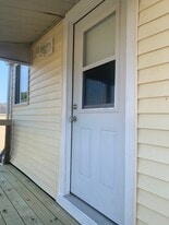 346 Tyler Ave, Unit Half in Washington, PA - Building Photo