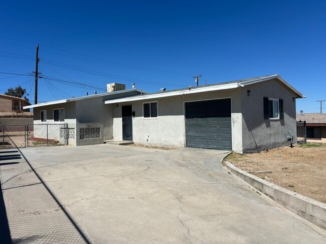 property at 933 Elizabeth St