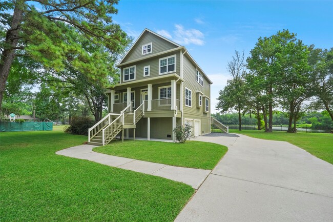 401 Brook Hollow Dr in Conroe, TX - Building Photo - Building Photo
