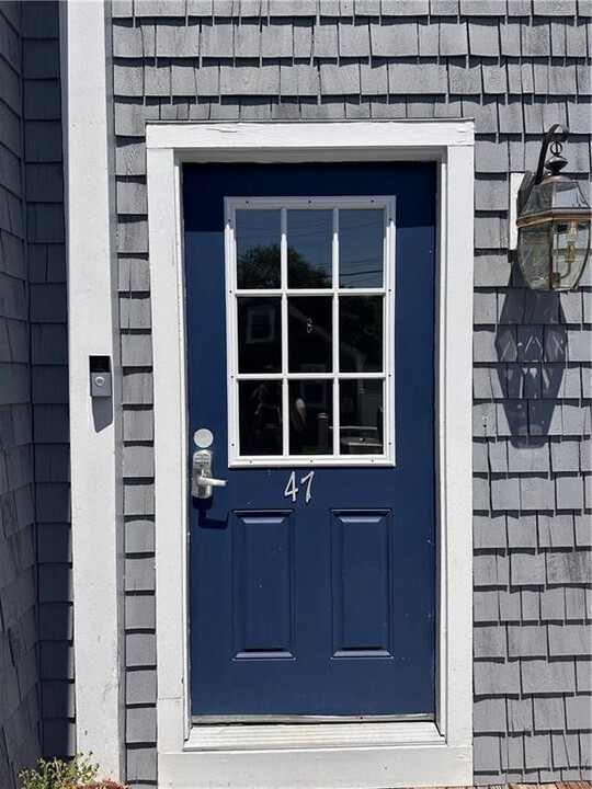 47 Walnut St in Portsmouth, RI - Foto de edificio