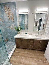 23007 Lone Oak Dr in Estero, FL - Foto de edificio - Building Photo