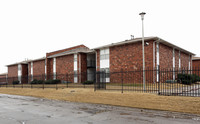 Mingo Manor in Tulsa, OK - Foto de edificio - Building Photo