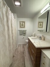 229 Charles St in Cambridge, MA - Foto de edificio - Building Photo