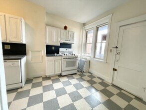 14 Alton Pl, Unit 3 in Brookline, MA - Building Photo - Building Photo