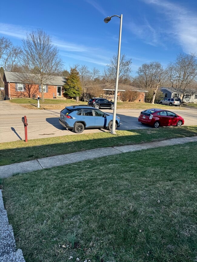 308 E Tiverton Way in Lexington, KY - Foto de edificio - Building Photo