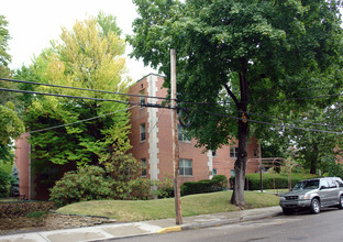 College Gardens in Pittsburgh, PA - Building Photo - Building Photo